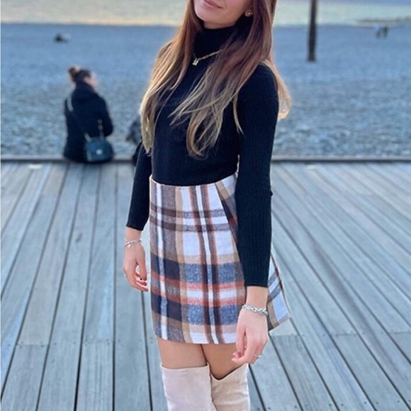 Classic Fall Plaid Wool Mix Bodycon Mini Skirt - Picture 2 of 7